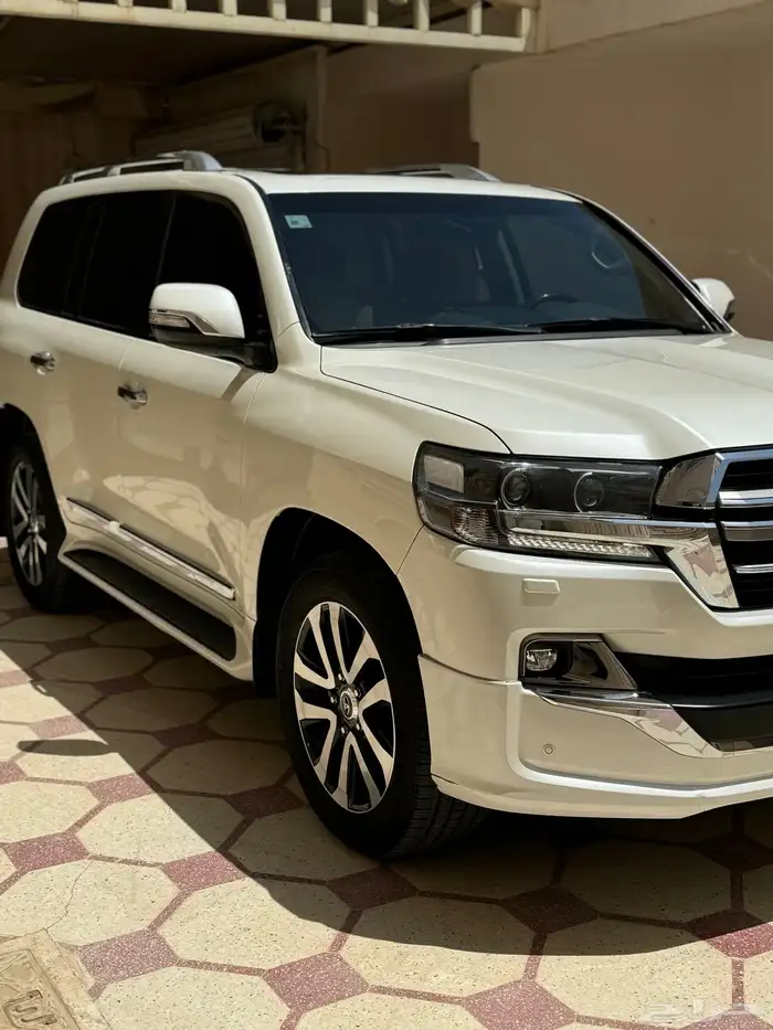 تم البيع للبيع لاند كروزر 2019 GXR تورينق بحالة الوكالة 2