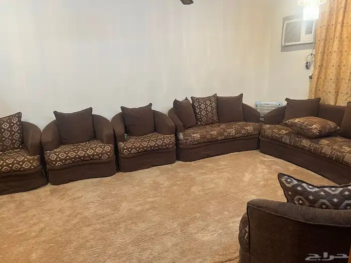 كنب بني نظيف جدا للبيع على السوم 0