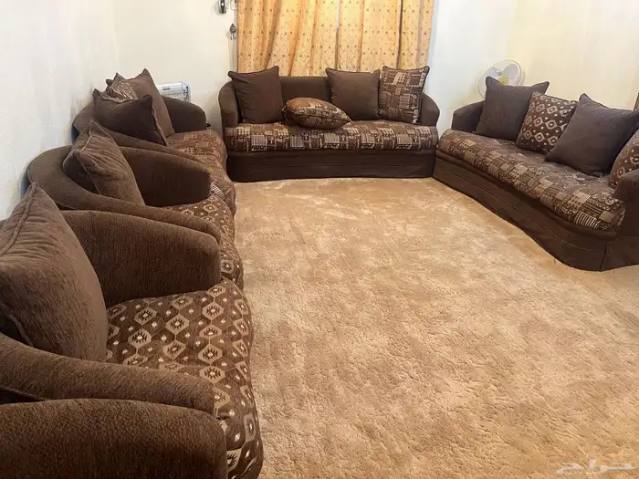 كنب بني نظيف جدا للبيع على السوم 1