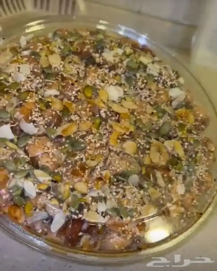 تمر بالمكسرات 1