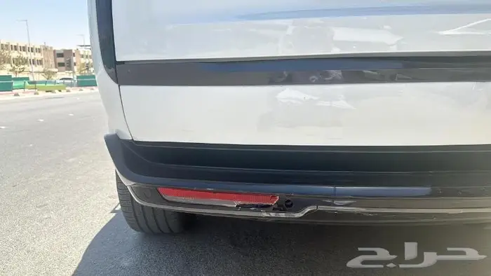 صدام خلفي رنج روفر 2022 4