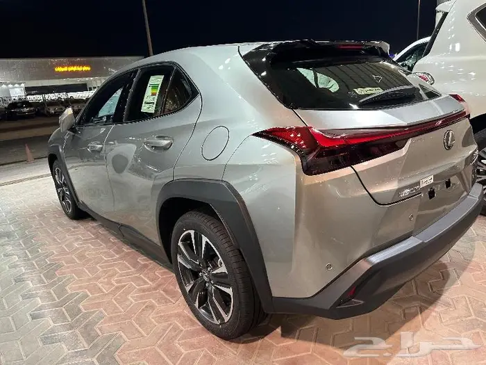 لكزس UX 300H بحريني هايبرد 7
