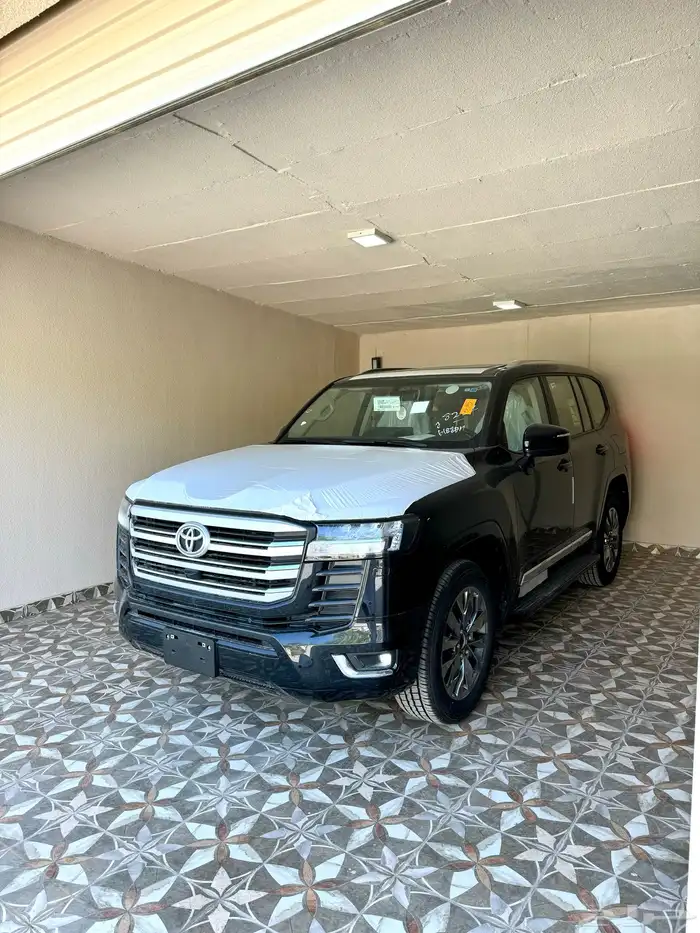 لاندكروزر GXR سعودي اصفار L3 - موديل 2024 لون اسود 8