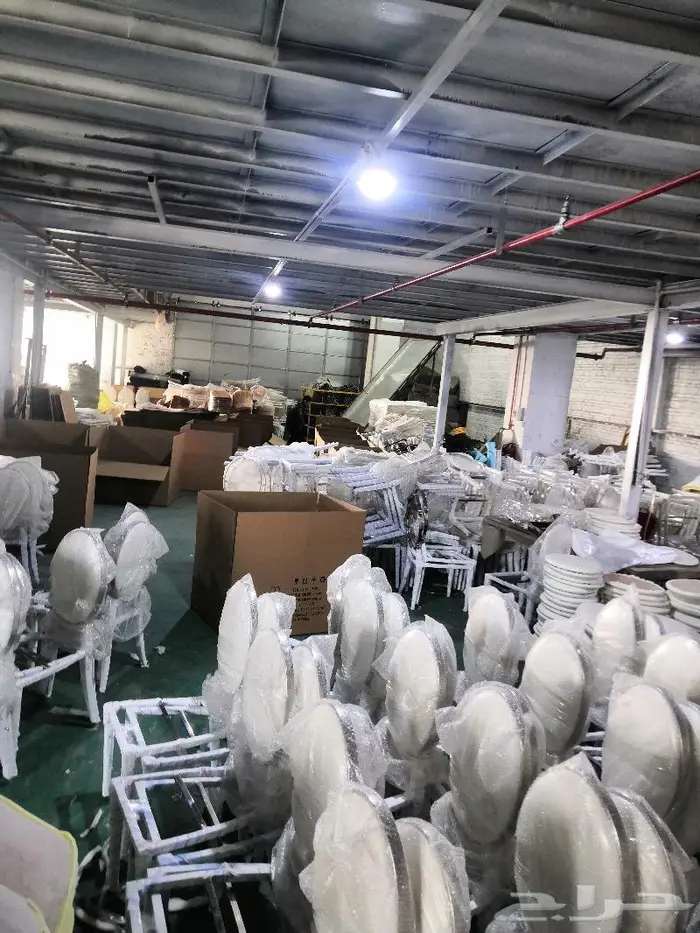 طاولات ستيل فضية وذهبية ت ضفي لمسة من البهاء على كل مناسبة 86