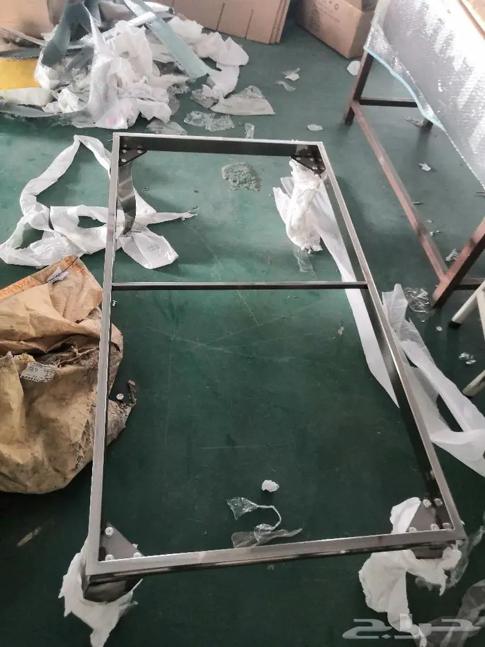 طاولات ستيل فضية وذهبية ت ضفي لمسة من البهاء على كل مناسبة 58
