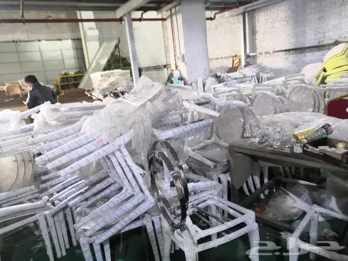 طاولات ستيل فضية وذهبية ت ضفي لمسة من البهاء على كل مناسبة 77