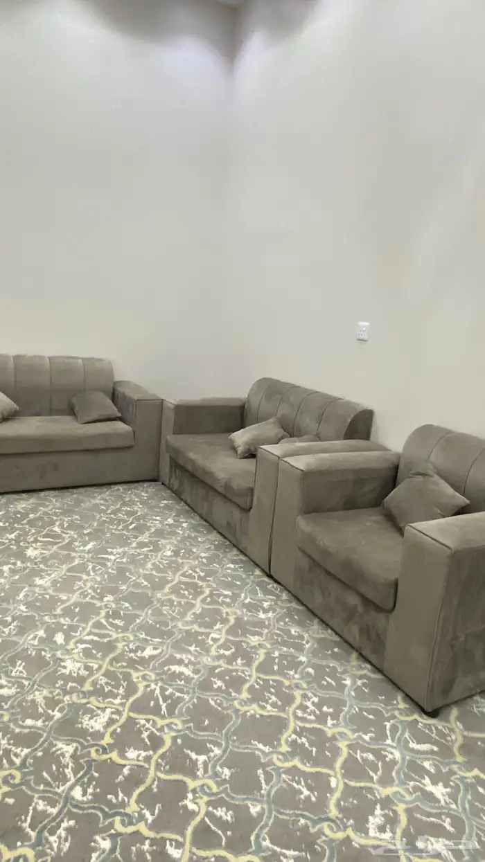 كنب جديد استعمال 5شهور بس للبيع للتواصل 0