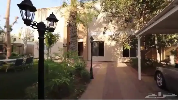 فيلا فاخرة للبيع في حي البساتين بجدة 2
