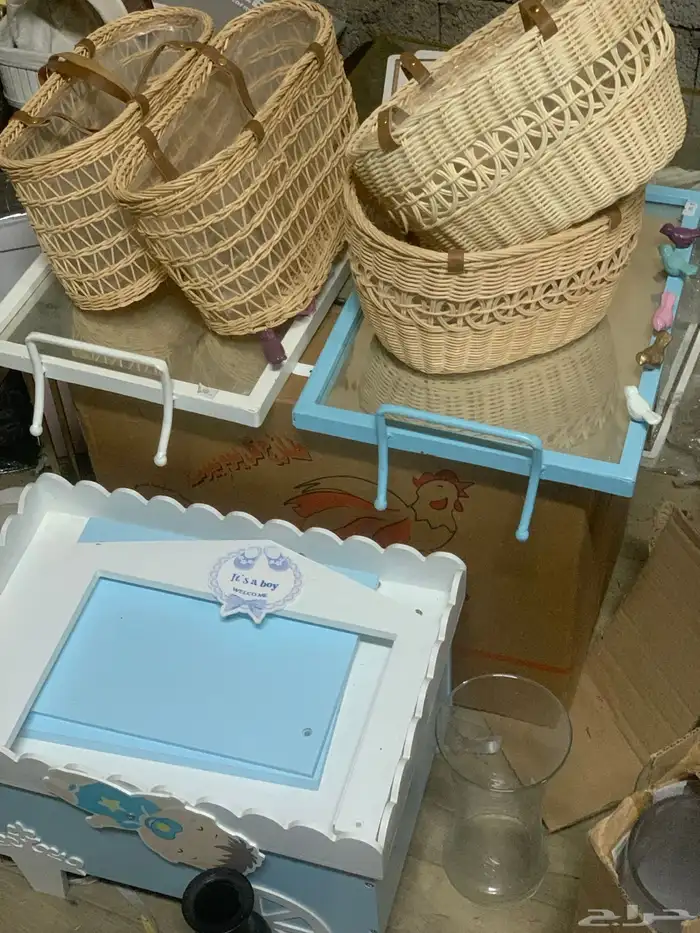 للبيع اغراض محل ورد وهدايا 5