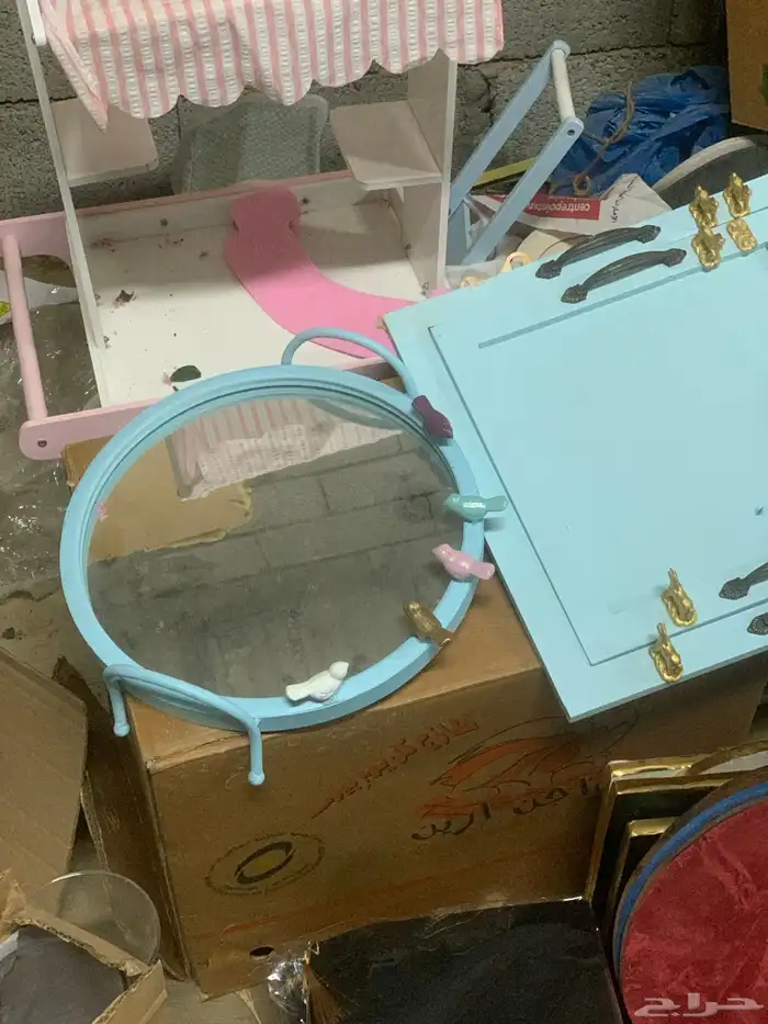 للبيع اغراض محل ورد وهدايا 4