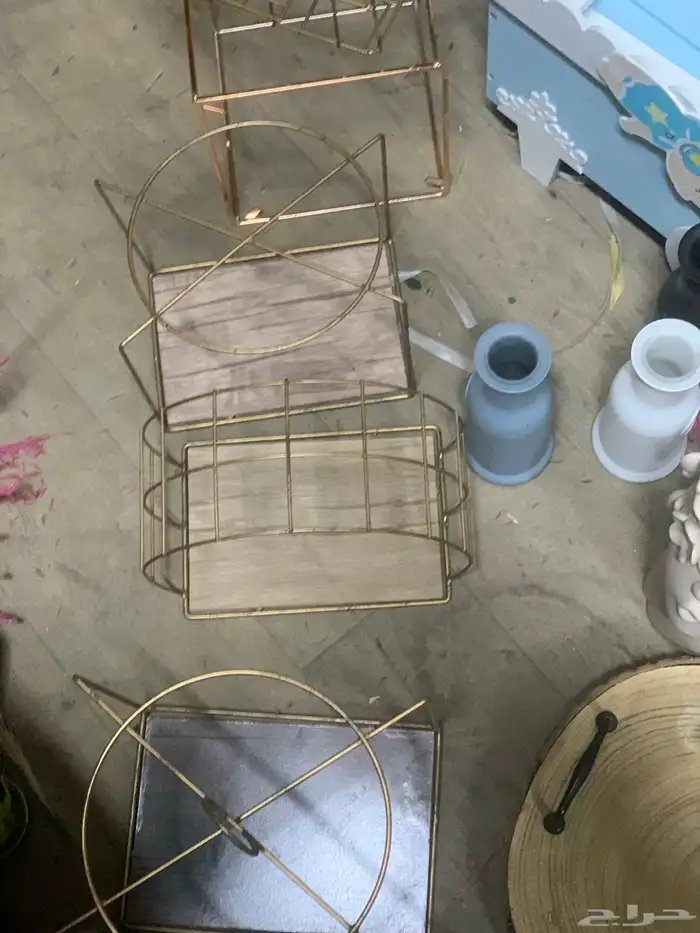 للبيع اغراض محل ورد وهدايا 6