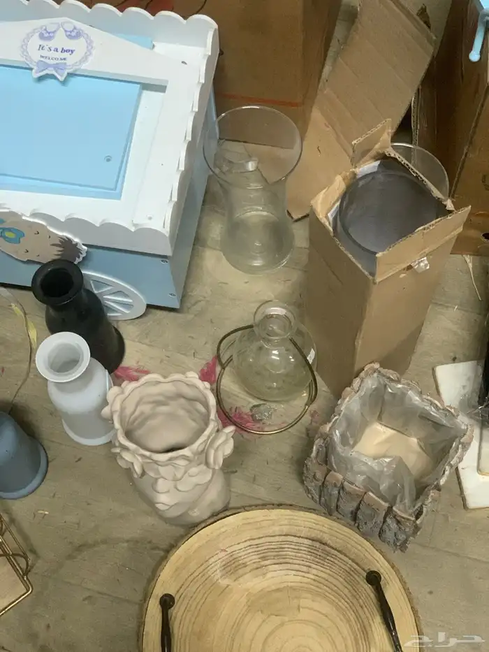 للبيع اغراض محل ورد وهدايا 7