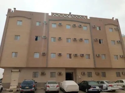عمارة للايجار شرق الرياض مساحة 900 0