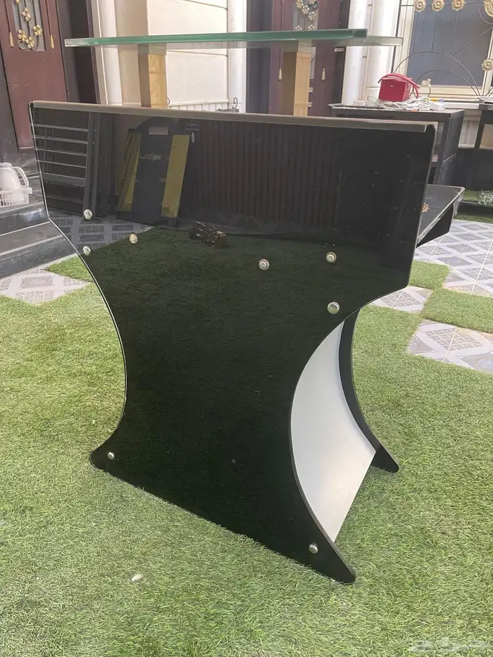 طالولة كمبيوتر شخصي قزاز اسود نطيفه 4