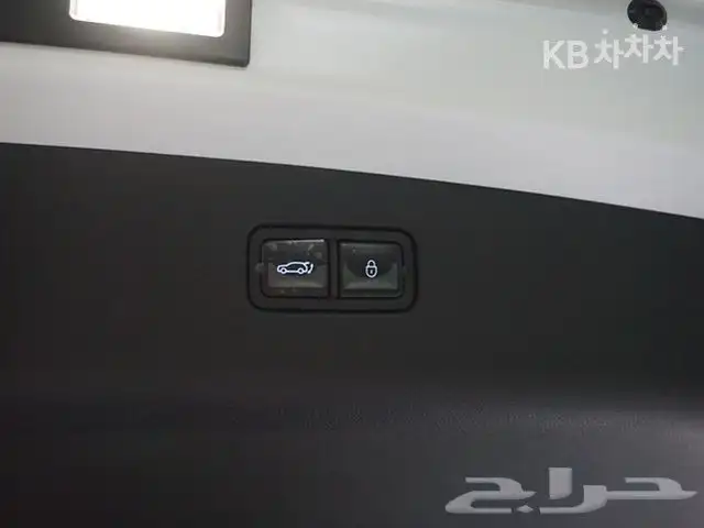جينسيس GV70 رويال موديل 2025 فل كامل داخلي اوف وايت 17