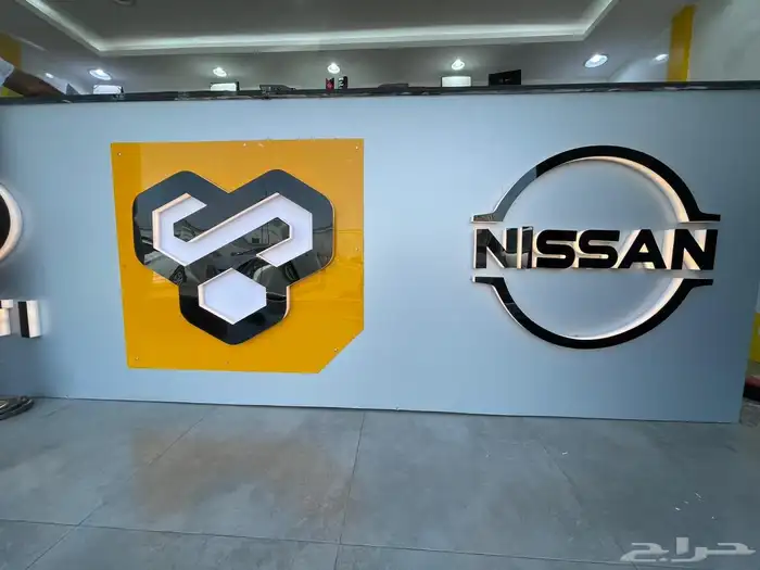 تركيب لوحات تجارية وكلادينج استيكرات بنرات 0