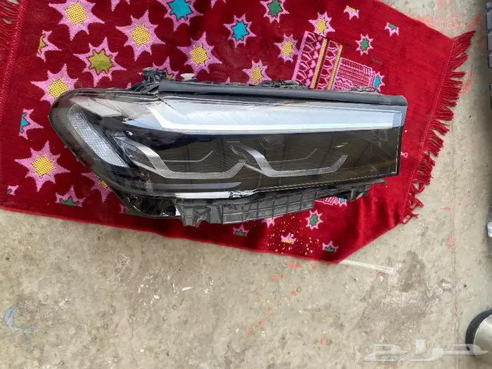 للبيع شمعه يمين BMW 520i 2022 2