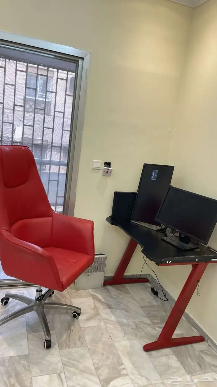 طاولة قيمنق مع الكرسي بدون الاجهزه مستخدم 0