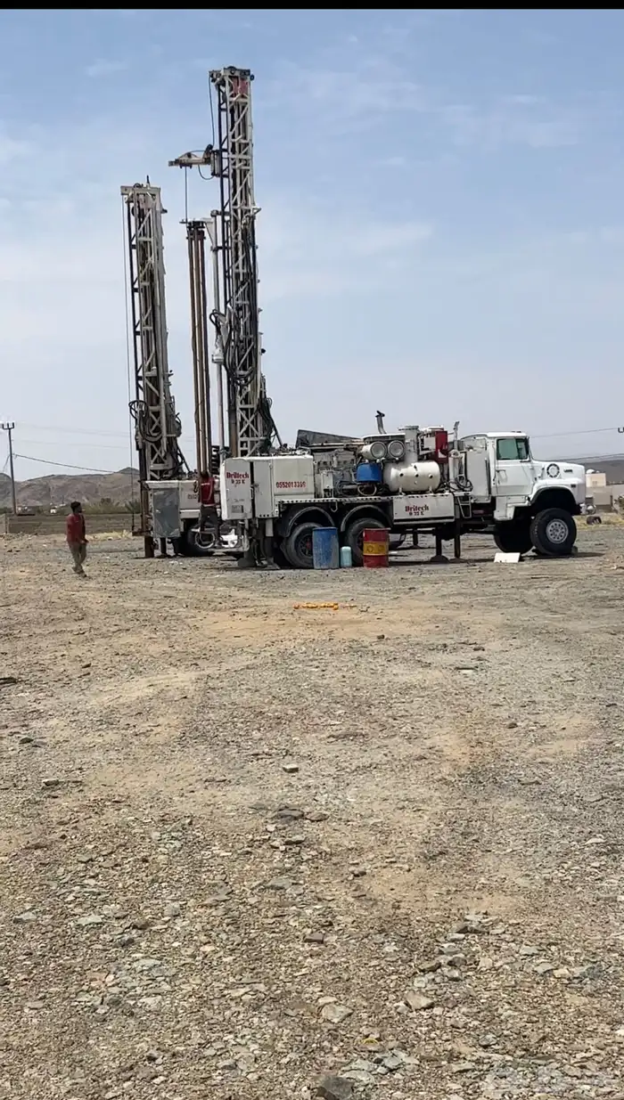 حفار آبار ارتوازية 1