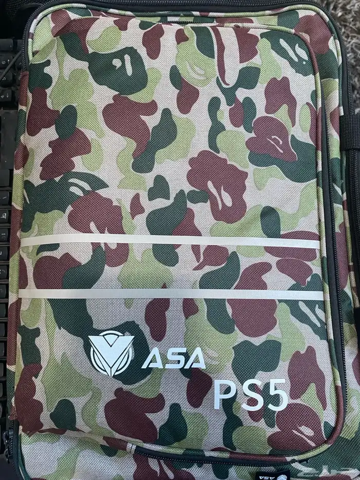 للبيع اشرطة بلايستيشن و شنطة 4