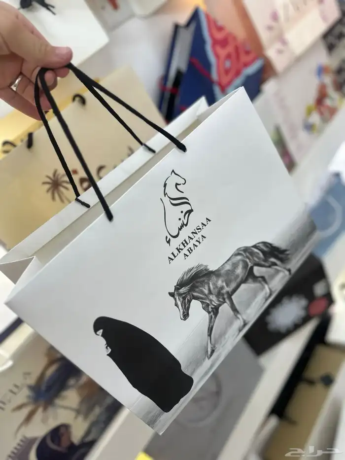 طباعة لوقو جلد للعبايات ليبل قماش بكجات 11