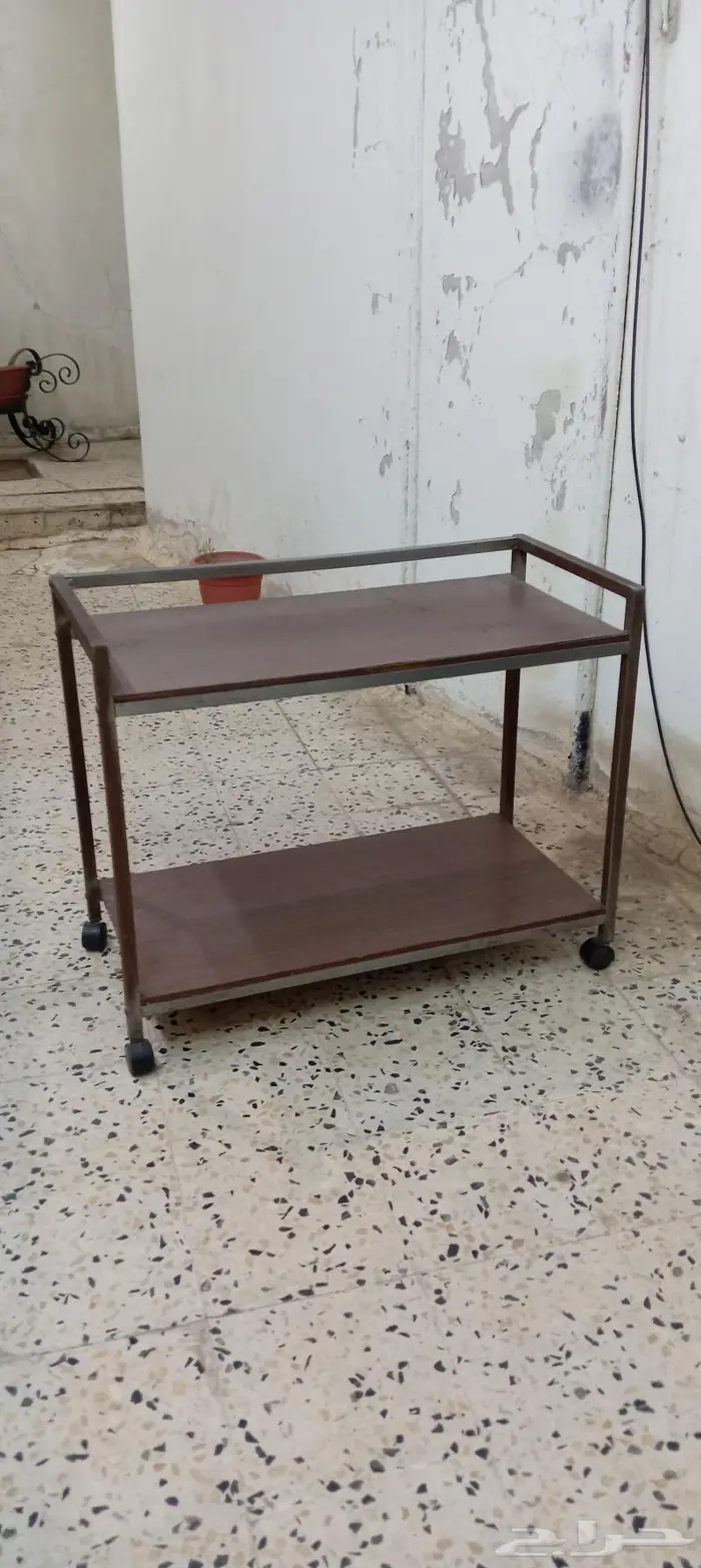 طاولة تلفزيون قديمة للبيع 0