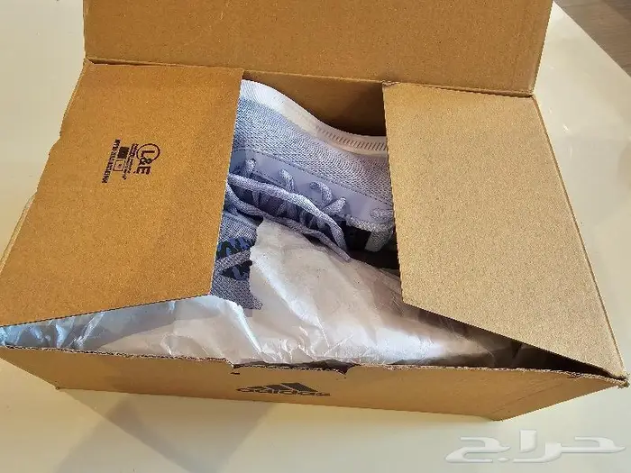 شوز اديداس نسائي مقاس 36 6