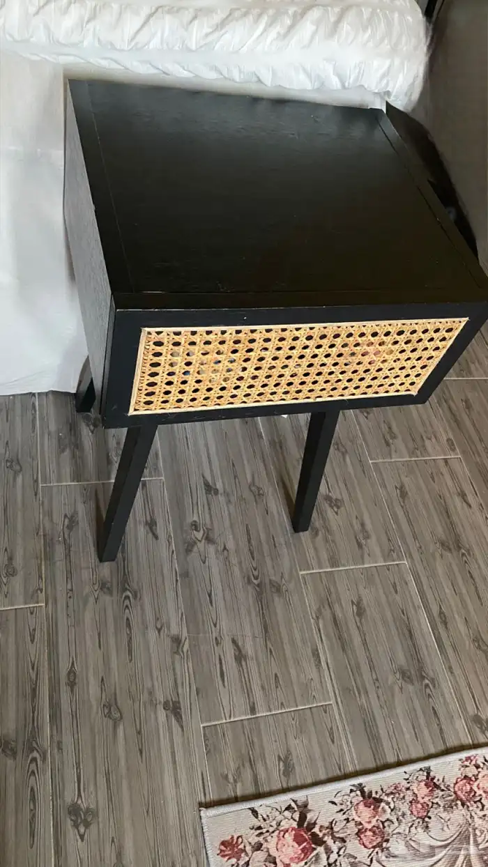 طاولة سرير جانبية اتش اند ام HM راتان 1