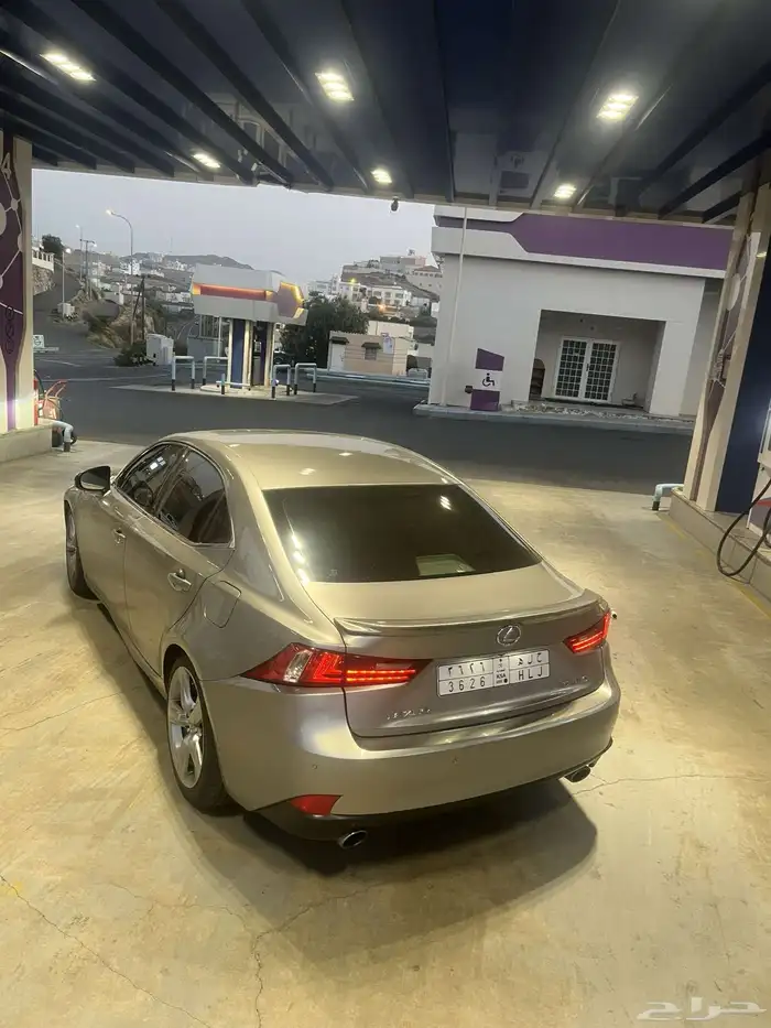 لكزس اي اس 350 12