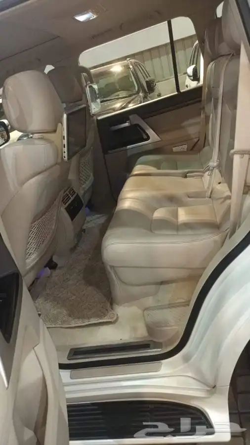 لاندكروزر VXR 5.7 2019 8