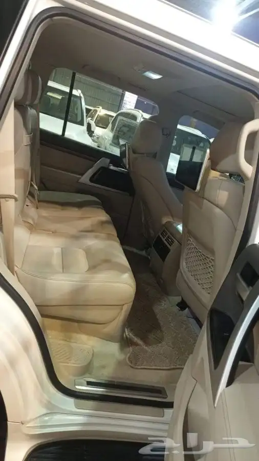 لاندكروزر VXR 5.7 2019 9