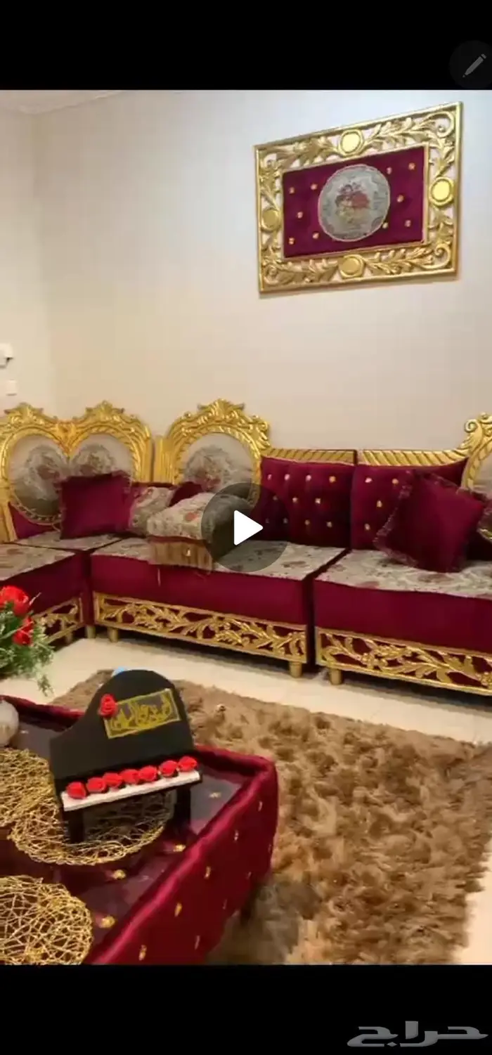 للبيع. ريال طقم كنب مع طاولات العاج 0