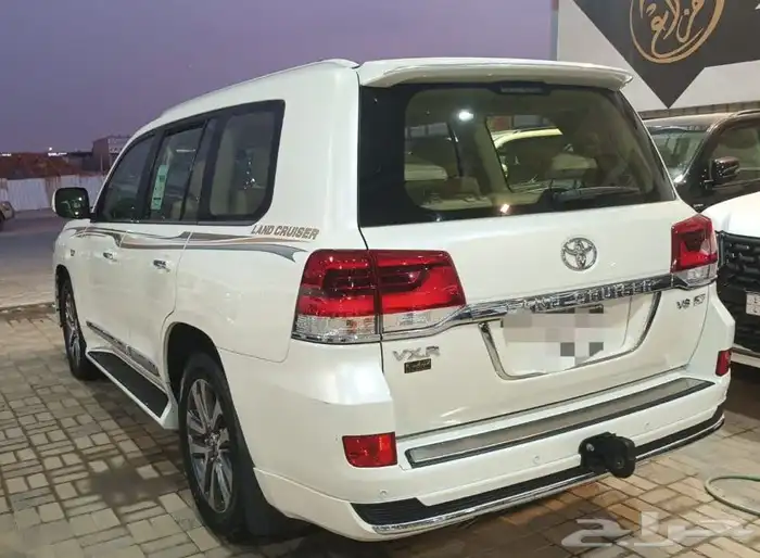 لاندكروزر VXR 5.7 2019 5