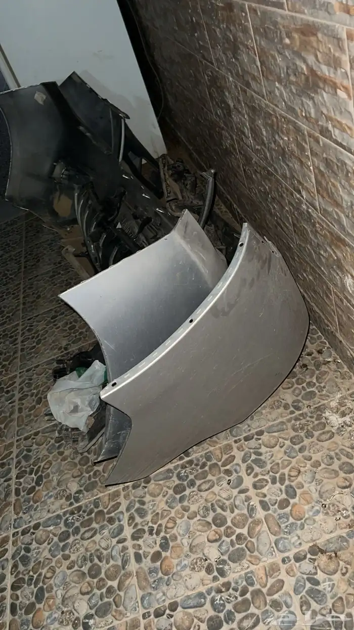 اسطب برادو يمين وصدام خلفي 1