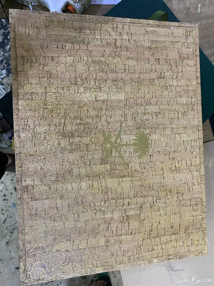علبه بشت جميلة وفاخرة 1