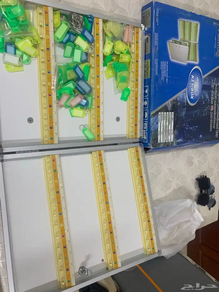 أغراض للتبديل او للبيع طبعت فواتير ودباسة كهربائية ومكبر صوت 2