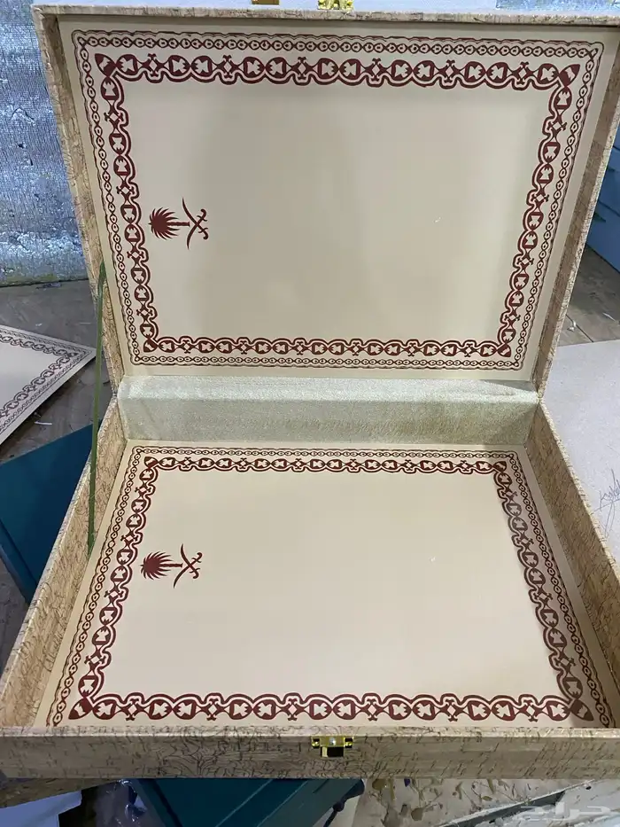 علبه بشت جميلة وفاخرة 0