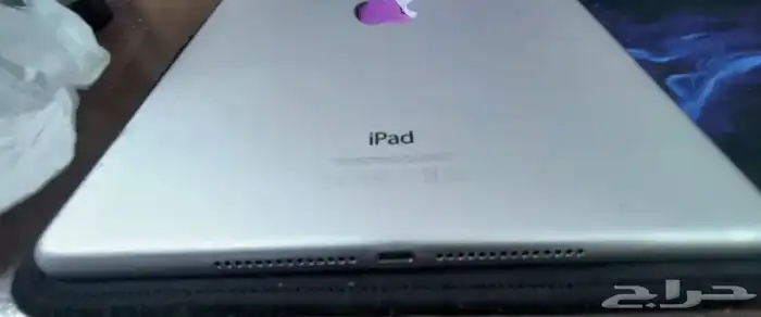 آيباد Apple مع مدخل شريحة 2