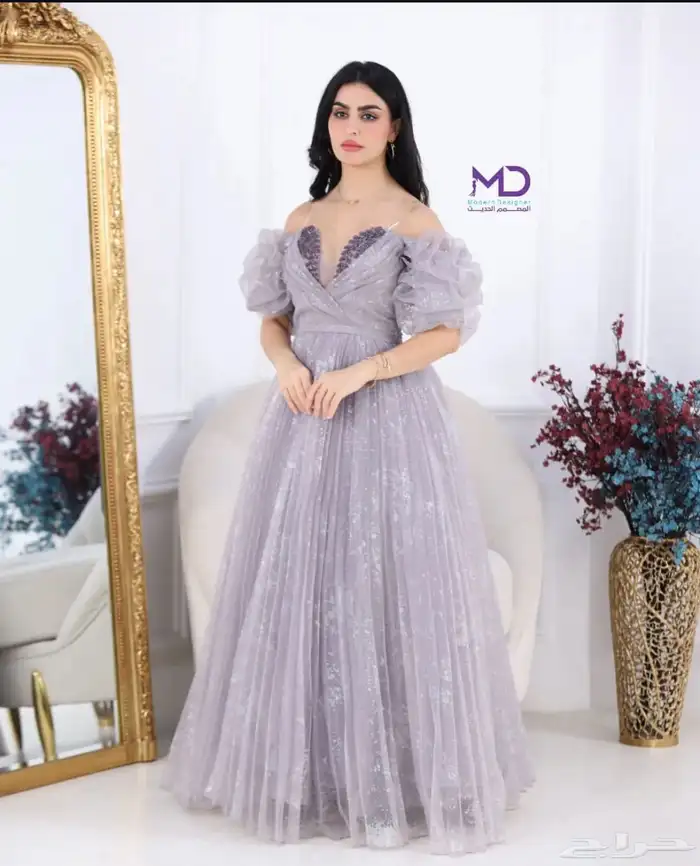 فستان نظيف جديد من المصمم الحديث 0