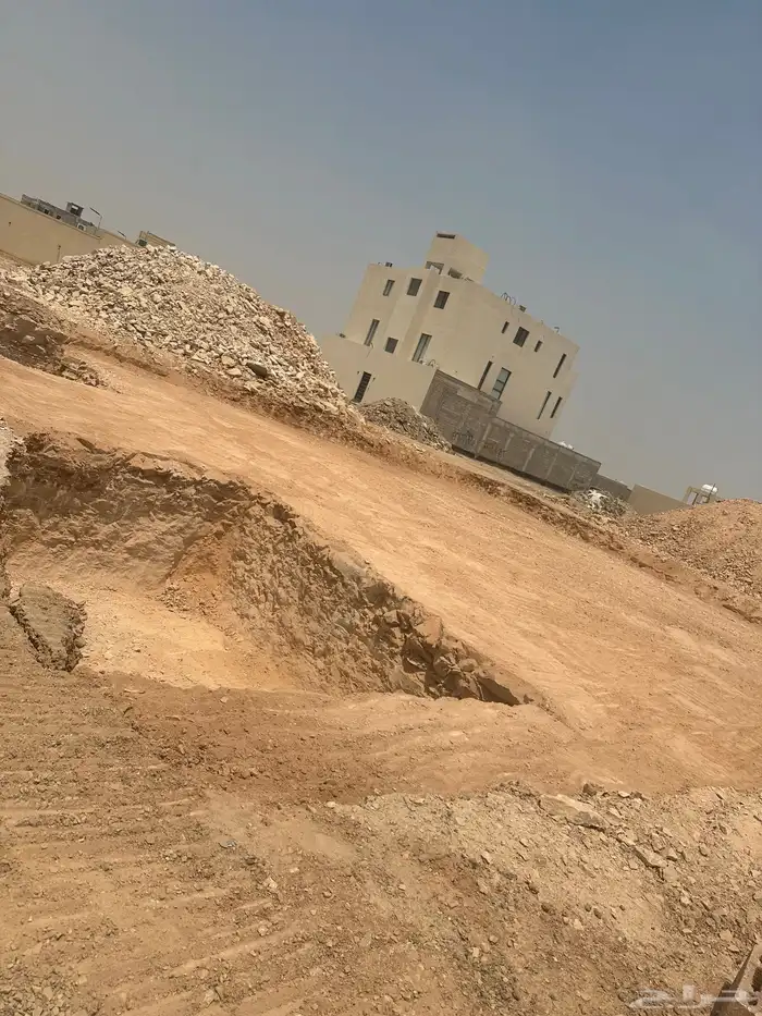 بوكلين اعمال حفر وهدم وترحيل قطوعة بالمتر 2