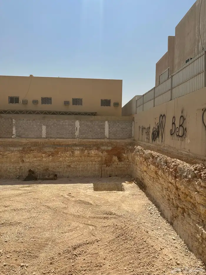 بوكلين اعمال حفر وهدم وترحيل قطوعة بالمتر 1