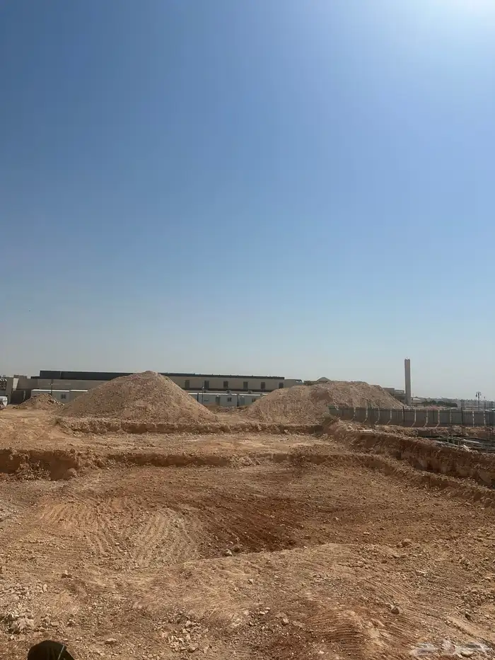 بوكلين اعمال حفر وهدم وترحيل قطوعة بالمتر 0