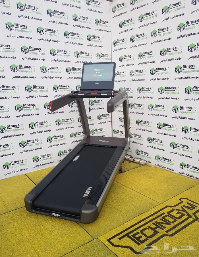 ( تم البيع ) TECHNOGYM LIVE ARTIS TREADMILL 4