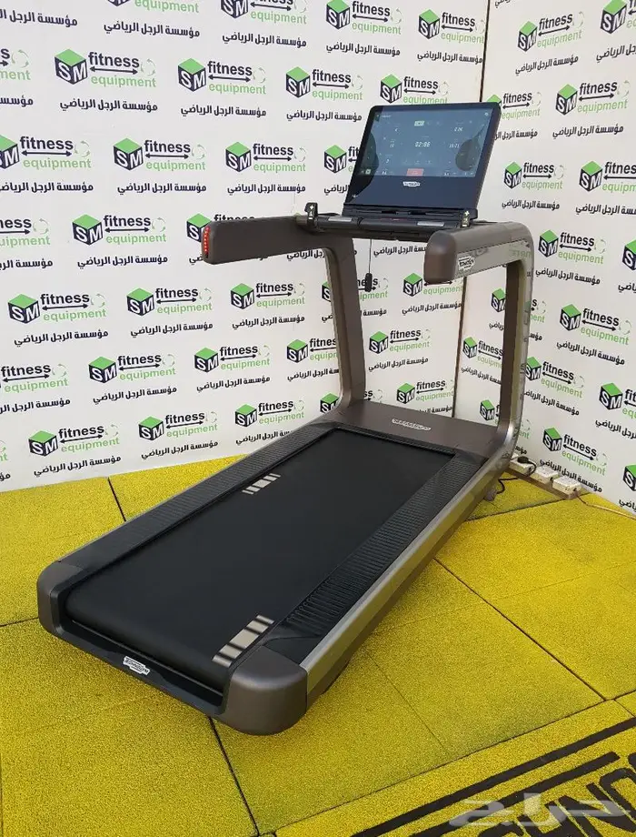 ( تم البيع ) TECHNOGYM LIVE ARTIS TREADMILL 5