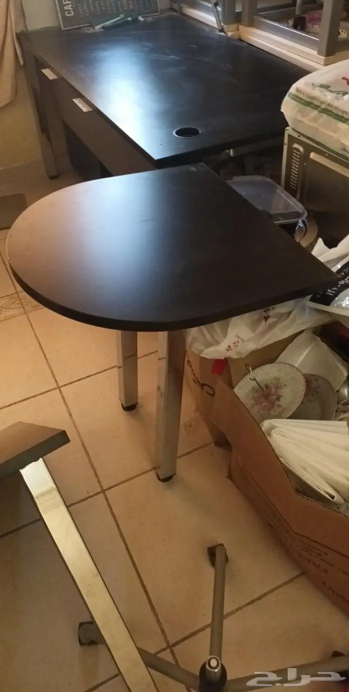 أثاث مكتبي صناعة فنلندية بحالة شبه جديدة Office Furniture 2
