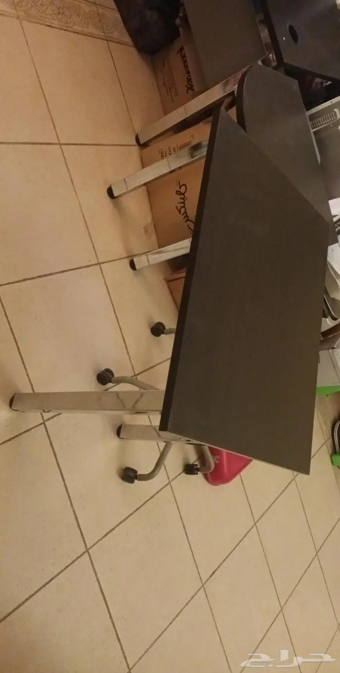 أثاث مكتبي صناعة فنلندية بحالة شبه جديدة Office Furniture 3
