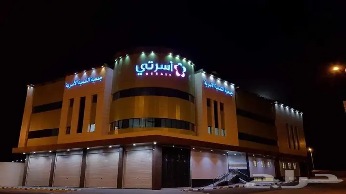فني تركيب لوحات بالمدينة المنورة 0