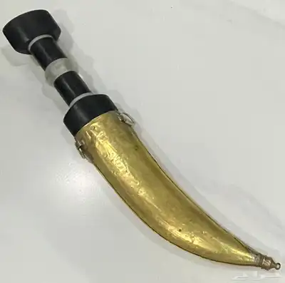 ثلاث خناجر و شبرية قرن 9