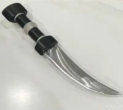 ثلاث خناجر و شبرية قرن 11