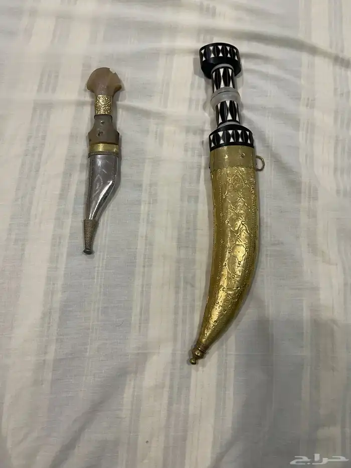 ثلاث خناجر و شبرية قرن 1